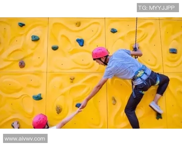 深圳攀岩队配合引发热议争议背后的团队默契与挑战 深圳攀岩队配合引发热议争议背后的团队默契与挑战