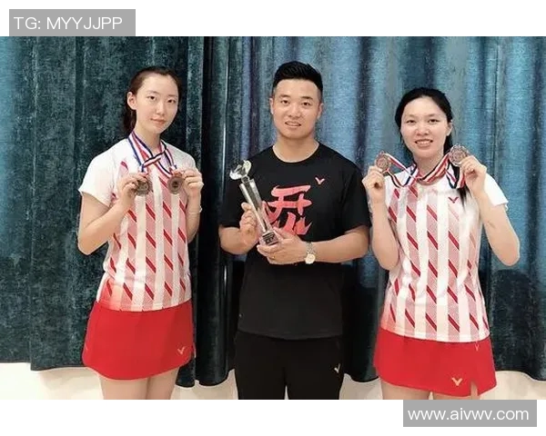 成都羽毛球队与杭州羽毛球队赛后复盘团队协作的精彩瞬间与经验分享